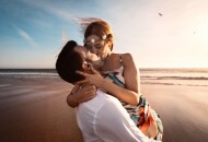 Реальный секс на пляже: горячая история знакомства красотки с незнакомцем