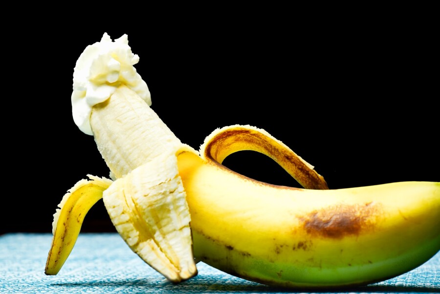 сливки на банане