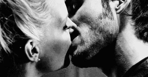 Самый жесткий поцелуй. Страстный поцелуй. Стра тный поцелуй с языком. Сочный поцелуй. Страстный поцелуй в губы.