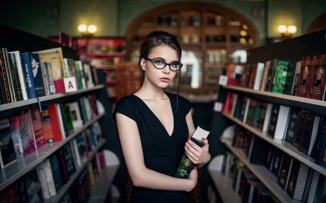 девушка с книгой