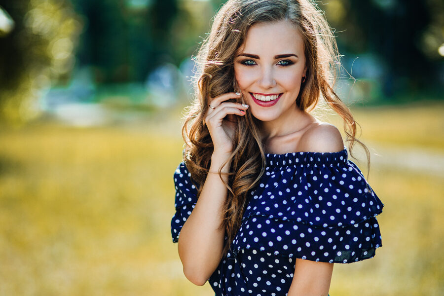 девушка улыбается 3