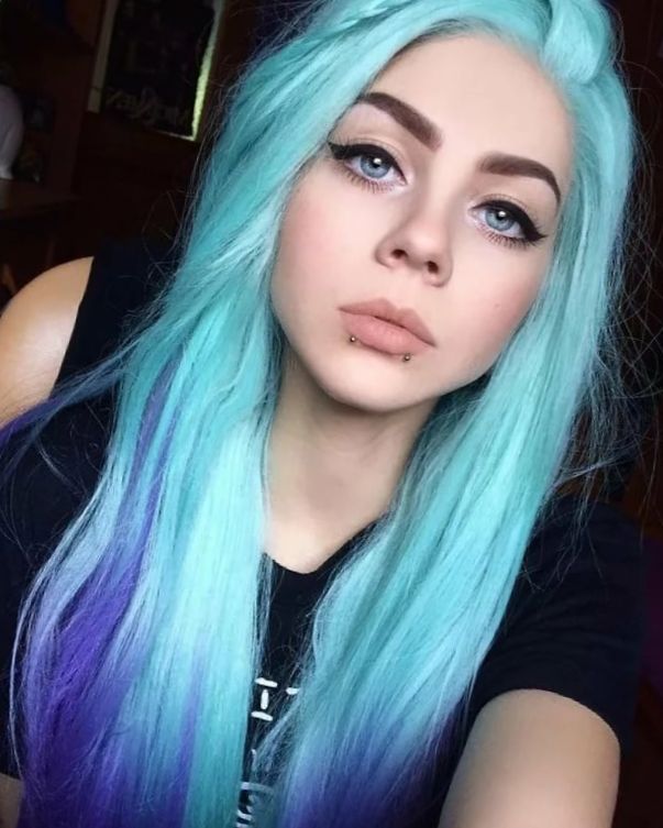 87 ФОТО эффектных девушек с синими волосами