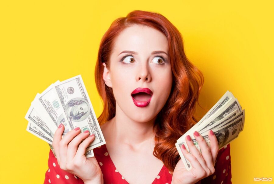 девушка получает деньги за эскорт