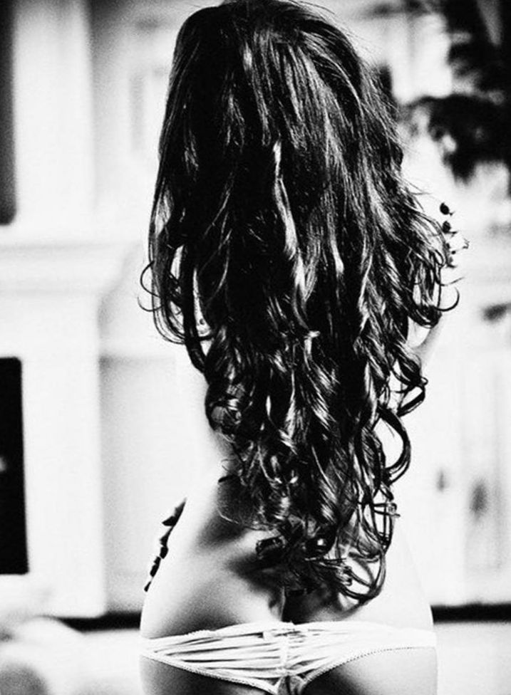 Фото Сзади Девушки Брюнетки С Длинными Волосами