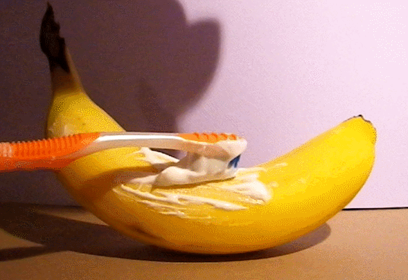 натирание банана пастой