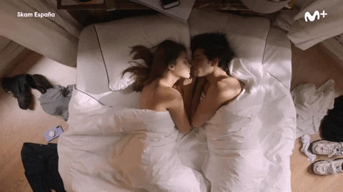 парень и девушка в постели