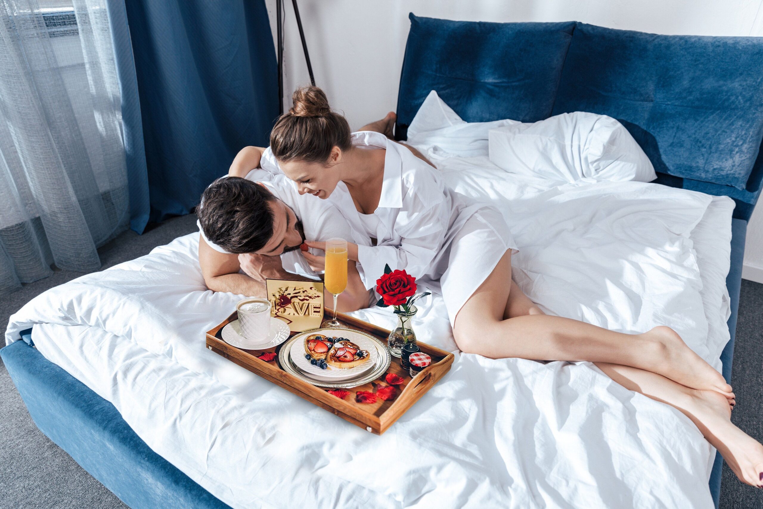 Завтрак в постель для мужа закончился обоюдным оргазмом