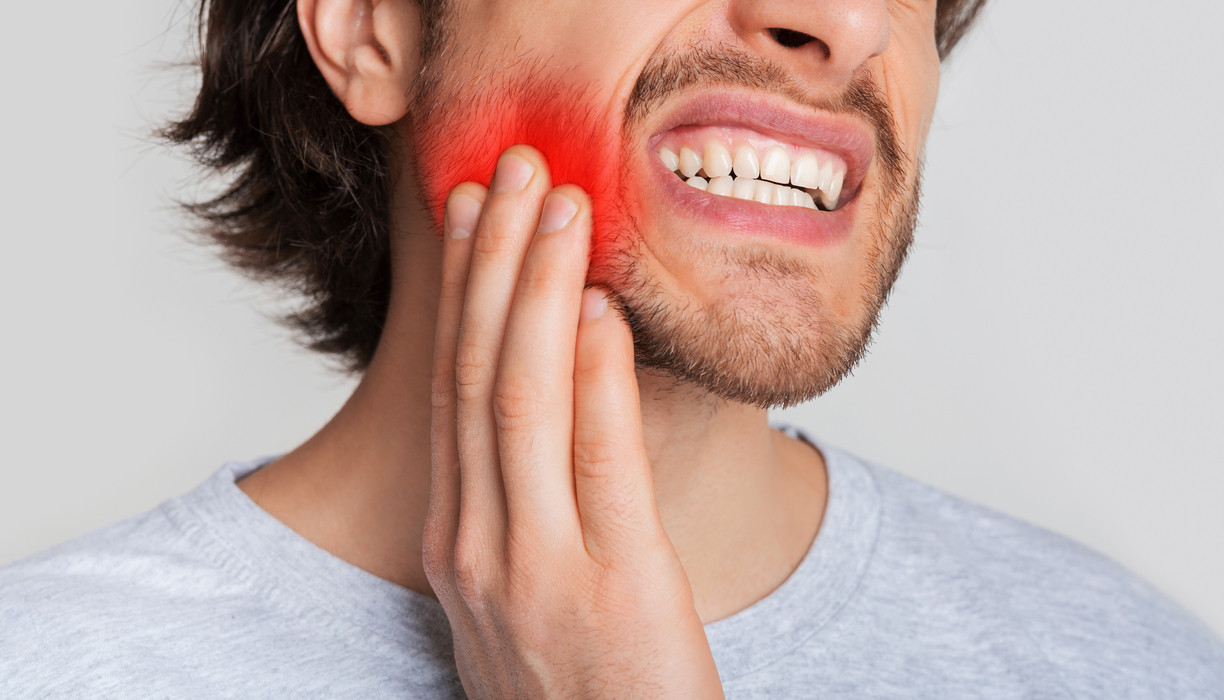 Что делать, если у взрослого чешутся и зудят зубы: причины ощущения зуда